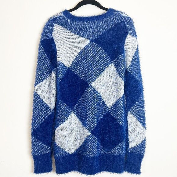 Fever Harlequin Diamond Super Soft Cozy Fuzzy Eyelash Sweater Blue/White NWOT - Picture 5 of 9
